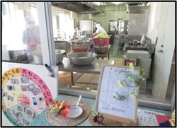 調理の様子が見える厨房