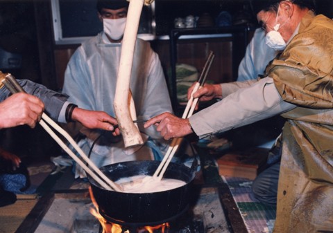 飽冨神社の筒粥