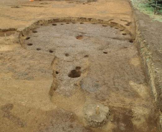 縄文時代後期柄鏡形住居跡の写真