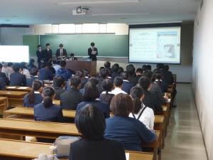 東京情報大学における情報コースのプレゼンテーションの様子