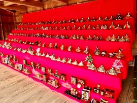 農村歌舞伎舞台での展示の様子の写真2