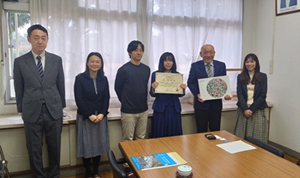 県立磯辺高校での表彰式の様子の写真