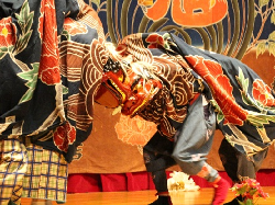 永田旭連の獅子舞の写真