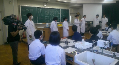 県立柏高校生徒と中学生の交流の様子