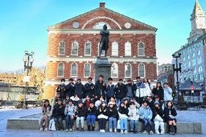 海外異文化学習に参加した生徒たちの集合写真
