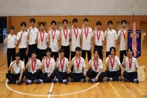 東京学館船橋高校のバレーボール部の集合写真
