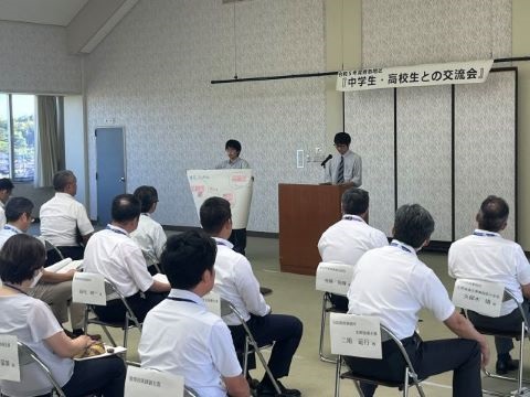 全体会での発表の様子