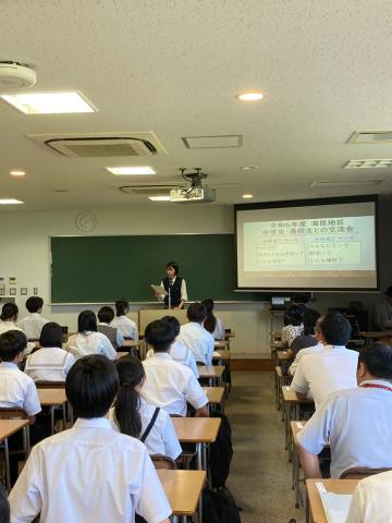 全体会での発表の様子