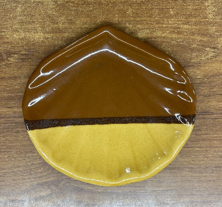 生徒の陶芸班作品栗皿