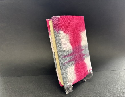 高等部生徒２名による作品ブックカバー