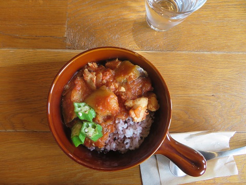 トマトと秋野菜のスパイスカレーの写真