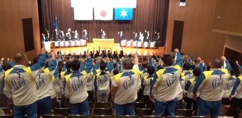 出席者全員による勝どきの写真
