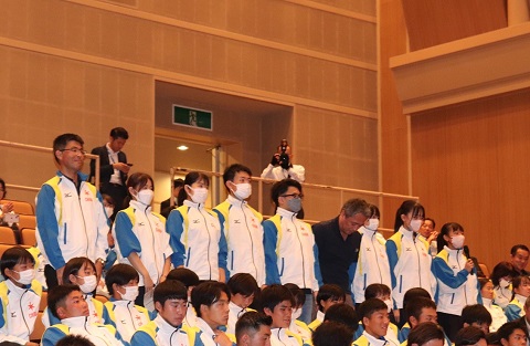 弓道競技選手団の写真