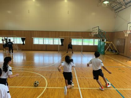 体育館に移動して、シュート練習