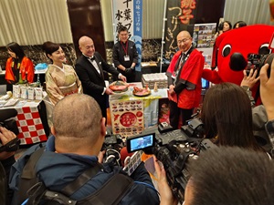 県産キンメダイをPRしている様子