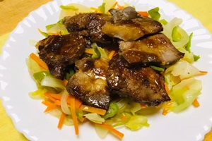 厚切りイノシシ焼き肉と色どり野菜