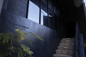 ON the TABLE CHINESE