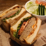 千葉の恵みをまるごと味わう贅沢ハンバーグサンド 伏姫てりやきハンバーグサンド(珈琲館サルビア)