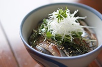青魚の漬丼(観音食堂 丼屋 七兵衛)