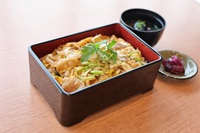 千葉県産名水もち豚の卵とじ重(マザー牧場カフェ&ジンギスカン FARM DINER(ファーム ダイナー))