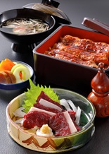 新都セット うな重とクジラの刺身のセットの画像