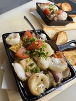 海の恵みの黒アヒージョの画像