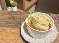 醤油のクレームブリュレ 自家製ピーナッツバターアイス添えの画像