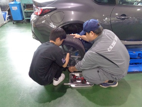 市原校の体験付きオープンキャンパス（自動車整備）の写真です。