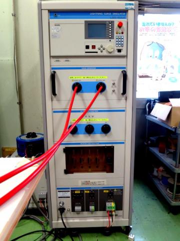 雷サージ許容度試験装置(IEC対応)の外観