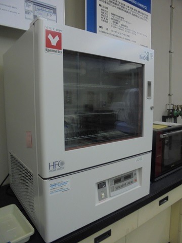 プログラム低温恒温器（外観）