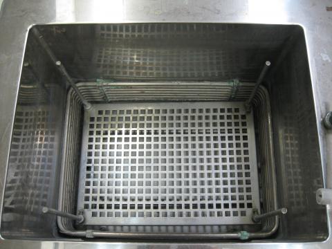 恒温水槽(TRL-101FE)の槽内