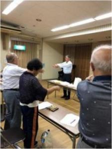 会員たちによる集会