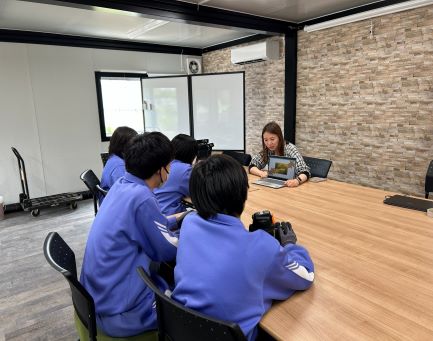 養蜂と環境に関する座学の様子