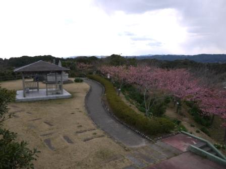 官軍塚園地の画像