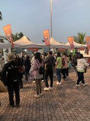 千葉県ブースに人だかりができている様子