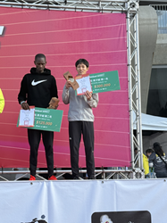 マラソン男子表彰式の様子