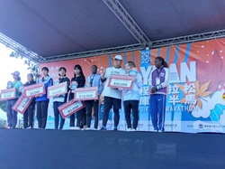 ハーフマラソン女子の表彰式の様子