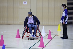 車いすスラローム