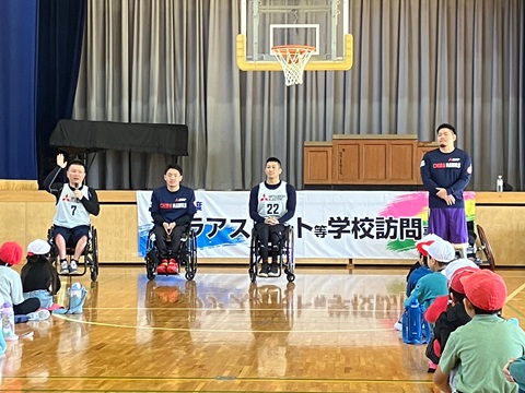 自己紹介するホークスの選手