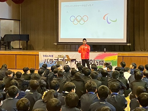 講演する田口選手