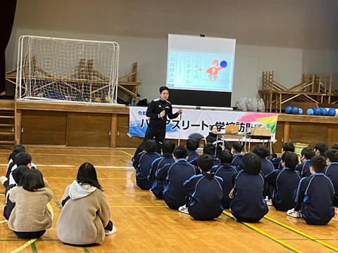 講演を行う山口選手