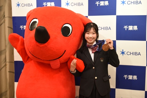 中井選手とチーバくん