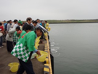 旭市いいおか水産まつり2009 ヒラメ放流