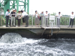 柏井浄水場見学状況2