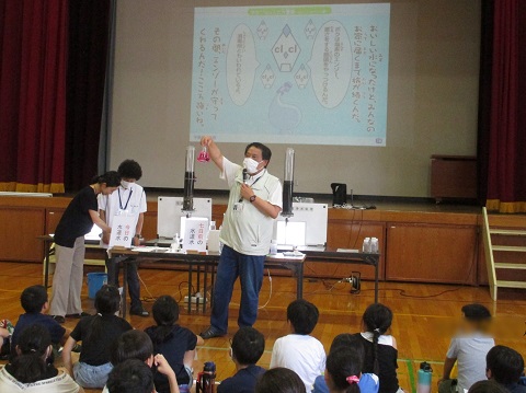 残留塩素濃度測定の様子