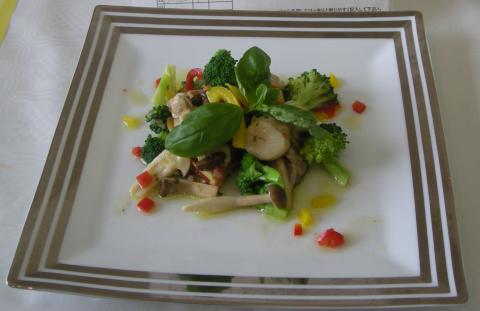 ホンビノス貝とたっぷり野菜のマリネ
