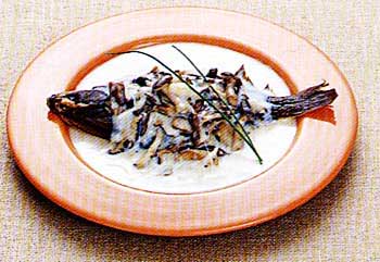 かれいのワイン蒸しきのこソースの画像
