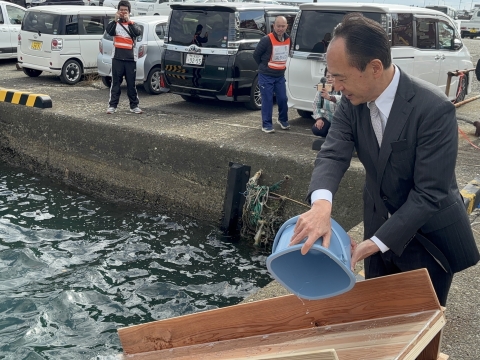 放流の様子