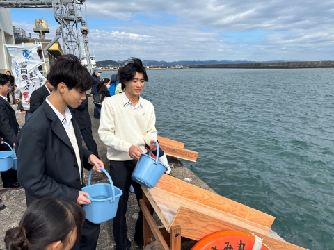 放流の様子