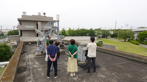 見学の様子１